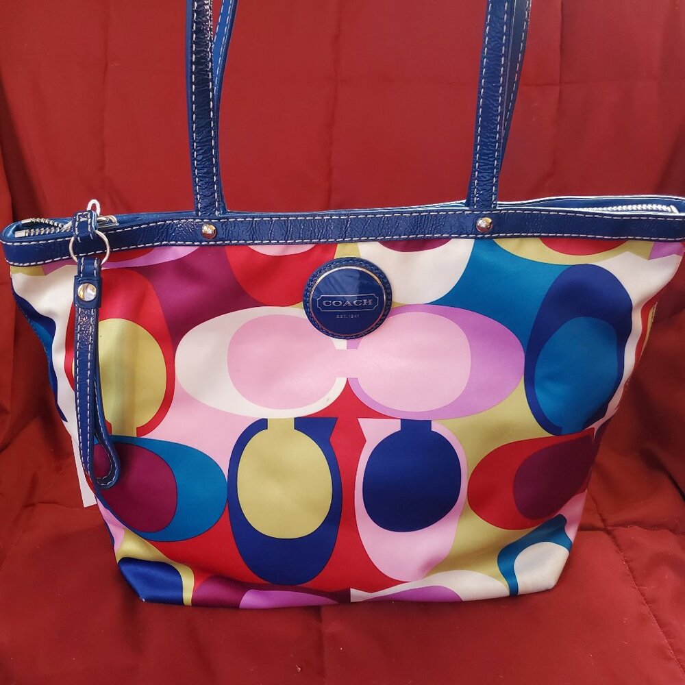 Coach Signature Logo Sateen Scarf Print Tote (F15183)